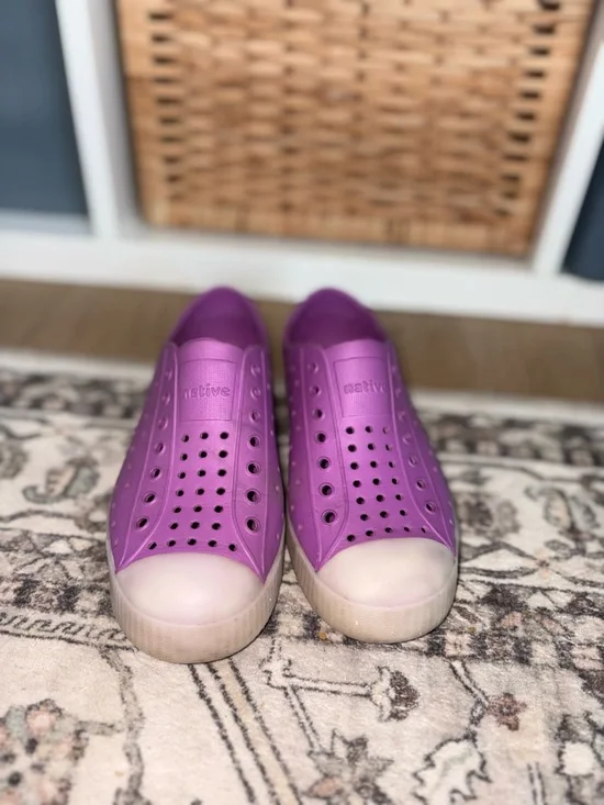 Native Shoes - Picture 3 of 6